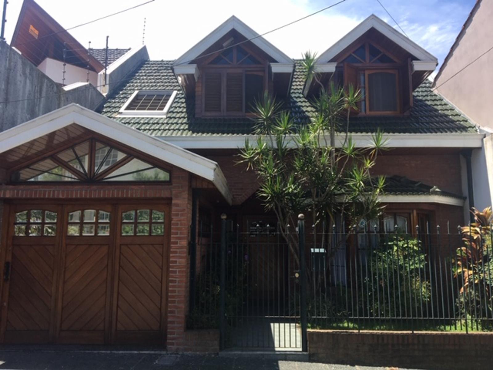 Chalet en Bernal centro excelente estado