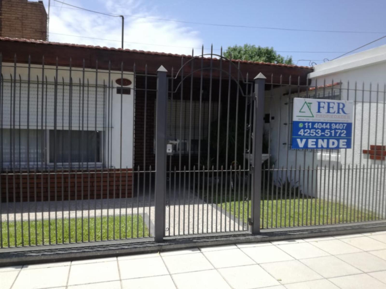Casa 3 ambientes en Berazategui Barrio Luz y Fuerza — foto 2