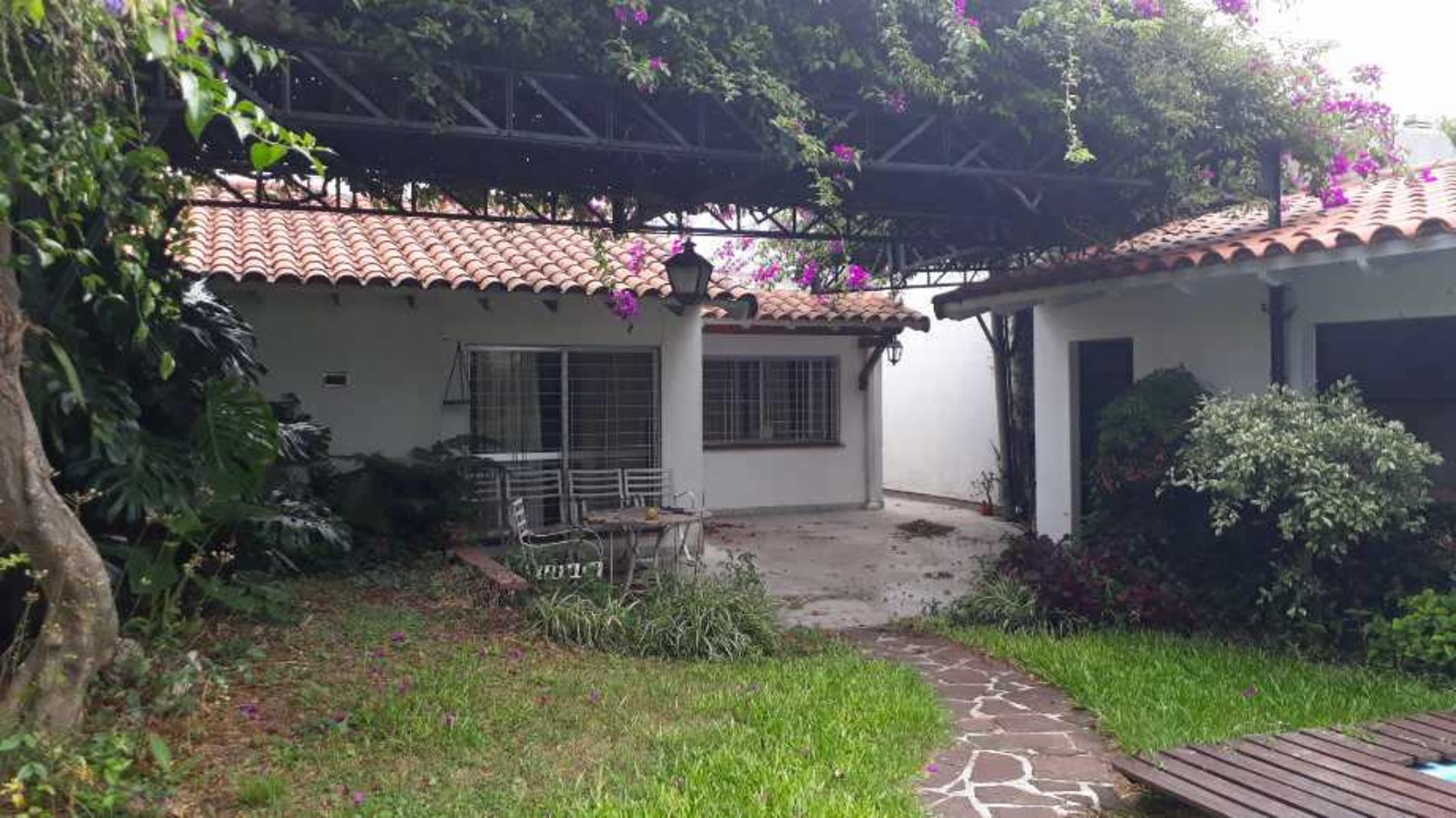 Chalet 4 amb. con pileta y depto de 2 amb al fondo, ideal 2 familias — foto 8