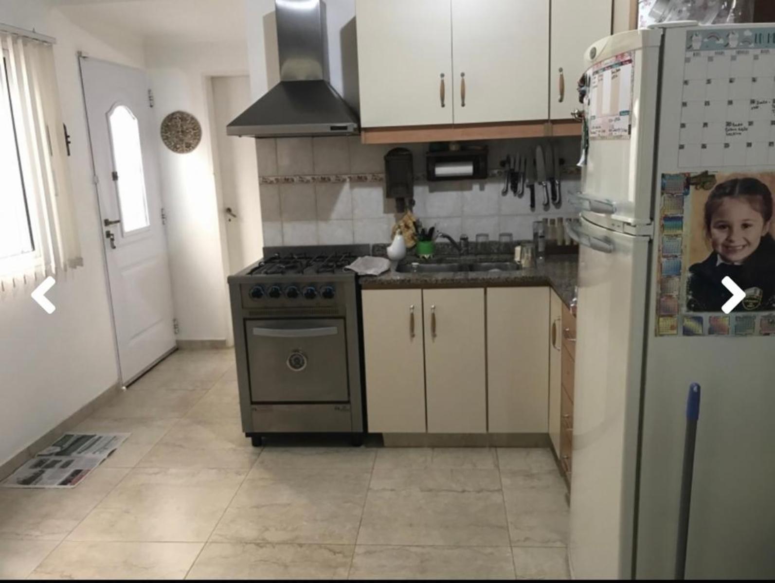 Casa 3 amb. reciclada a nuevo con fondo y pileta Berazategui centro — foto 3