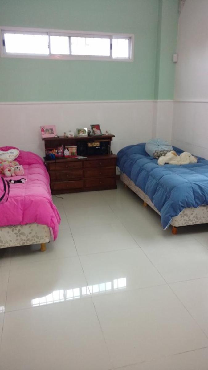 Casa 3 amb. reciclada a nuevo con fondo y pileta Berazategui centro — foto 6