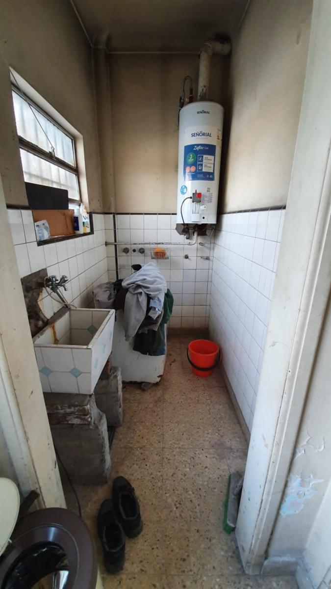 Casa 4 amb. cerca del centro de Quilmes a reciclar Oportunidad — foto 11