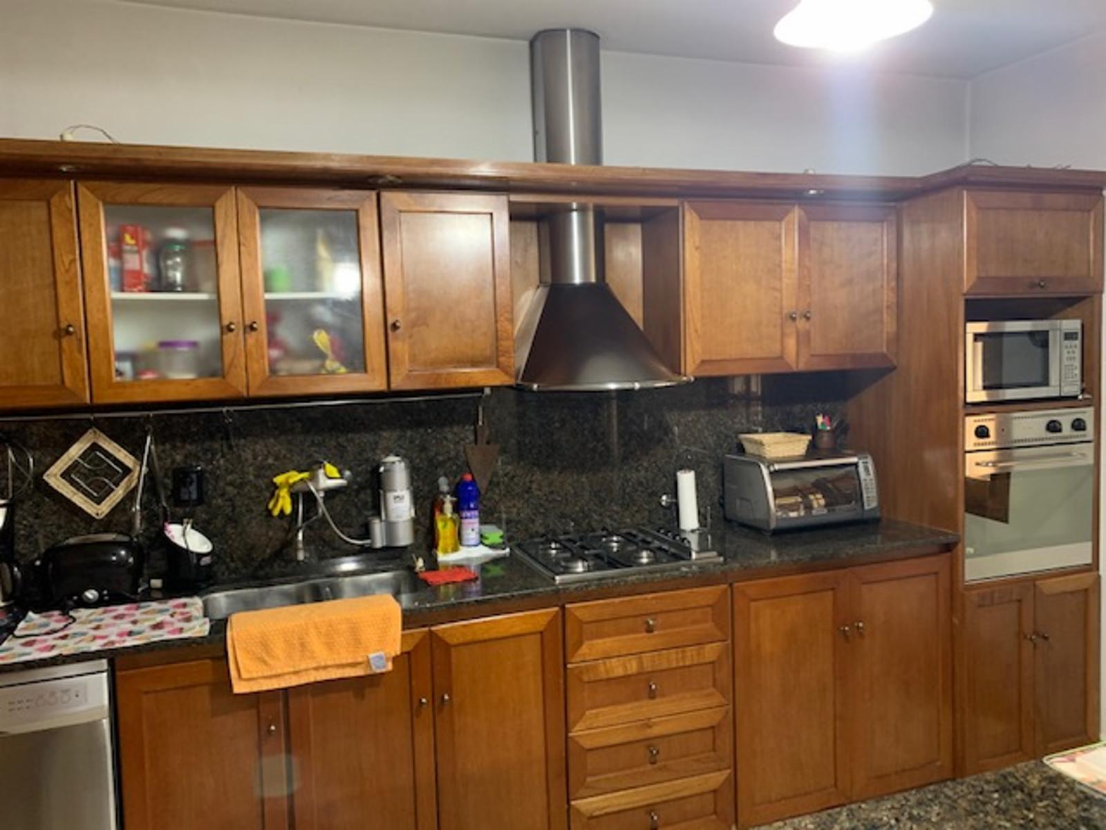 Casa 4 amb. con cochera p/ 2 autos y fondo con pileta — foto 4