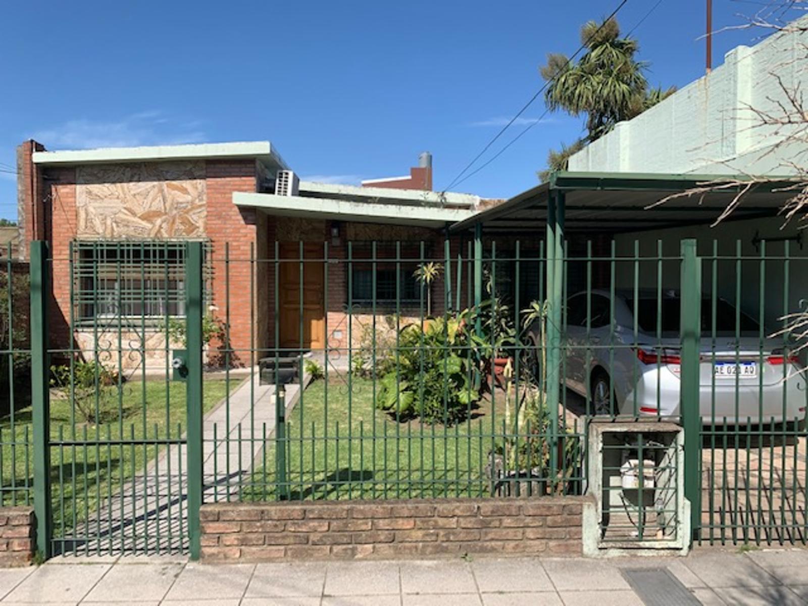 Casa 3 amb con cochera y patio Quilmes sur