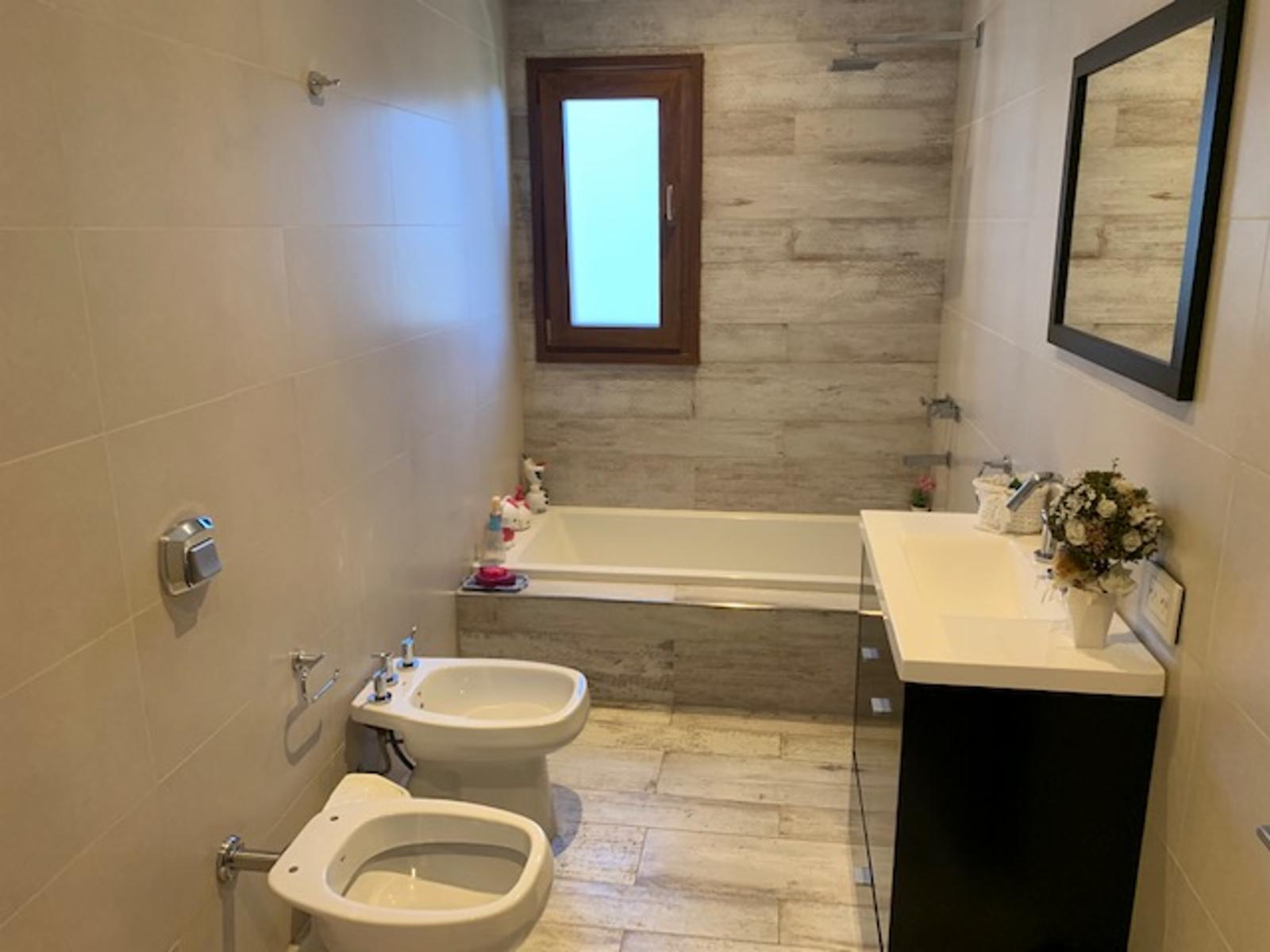 Importante casa en Nuevo Quilmes lote central, excelente calidad constructiva — foto 13