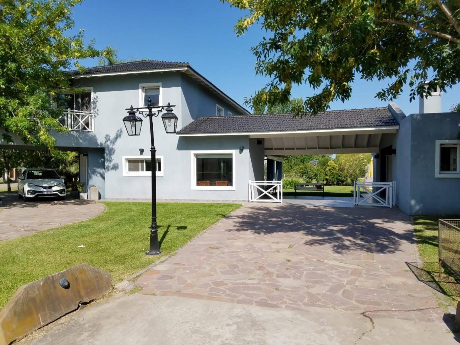 Importante casa estilo Campo en Haras del Sur 1