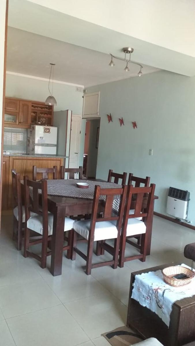 Casa 3 amb con cochera y fondo Excelente estado Bernal oeste — foto 2