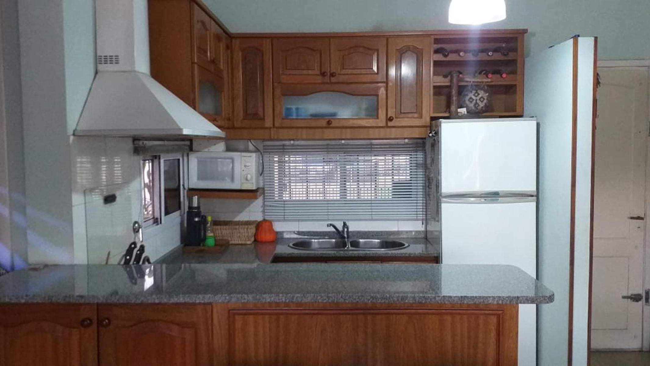 Casa 3 amb con cochera y fondo Excelente estado Bernal oeste — foto 3
