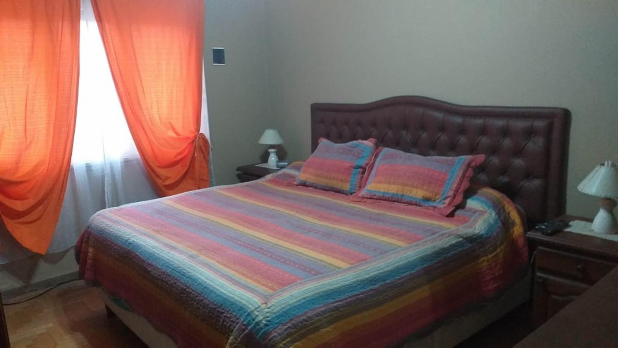 Casa 3 amb con cochera y fondo Excelente estado Bernal oeste — foto 5
