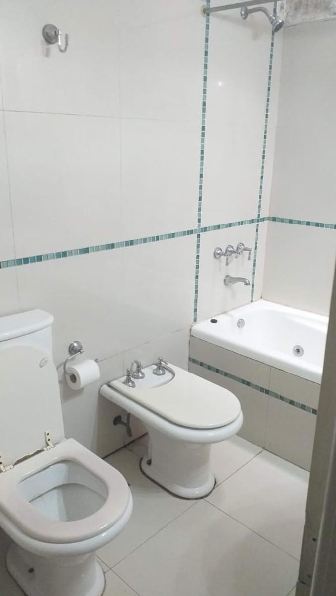 Casa 3 amb con cochera y fondo Excelente estado Bernal oeste — foto 6