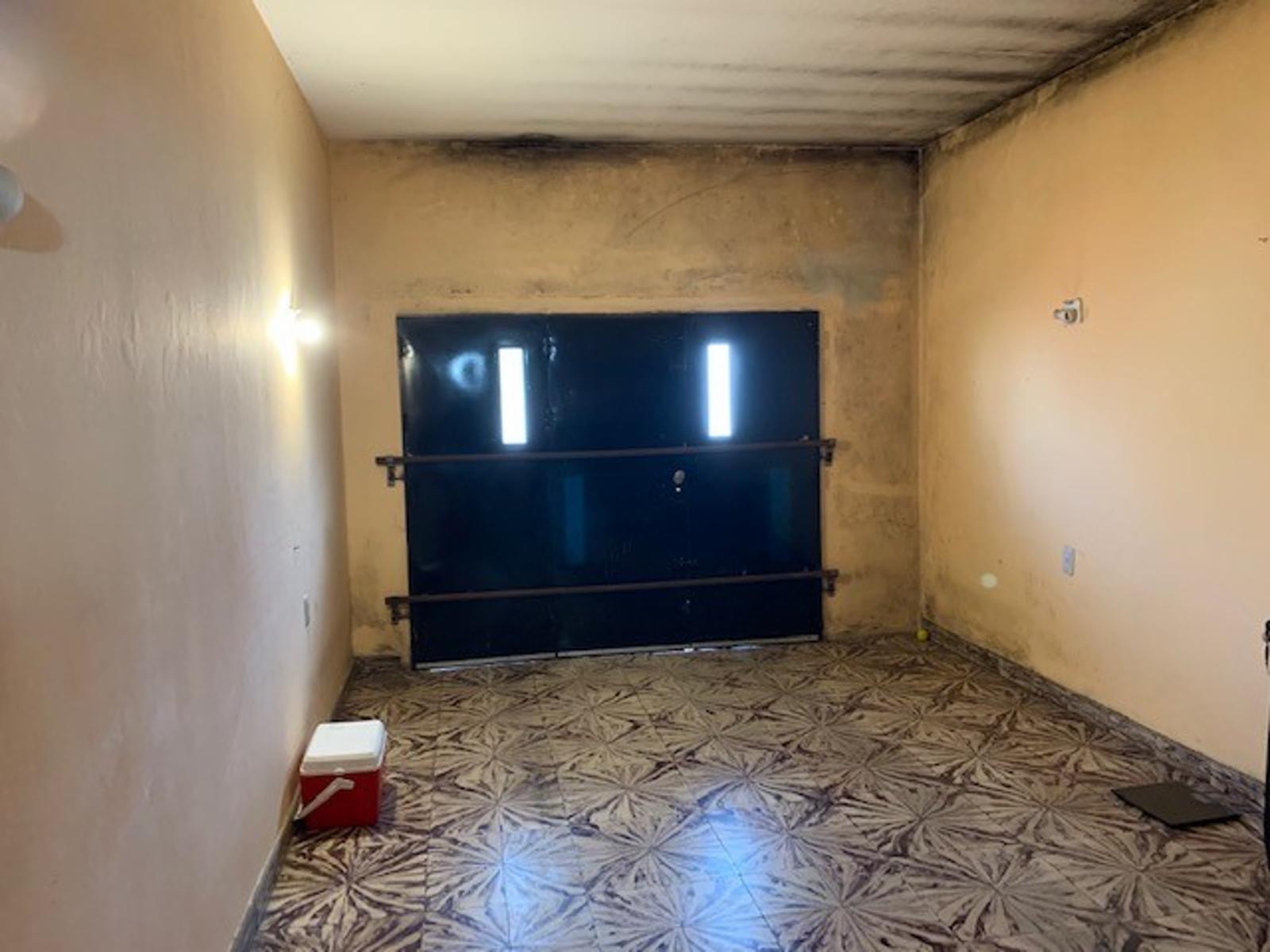 Casa 4 ambientes con cochera y fondo oportunidad — foto 3