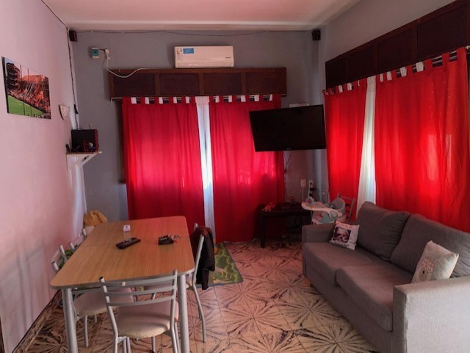 Casa 4 ambientes con cochera y fondo oportunidad — foto 4