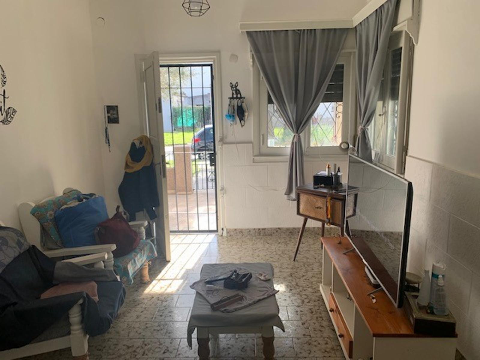 Casa 3 ambientes reciclada y con fondo Quilmes oeste — foto 2