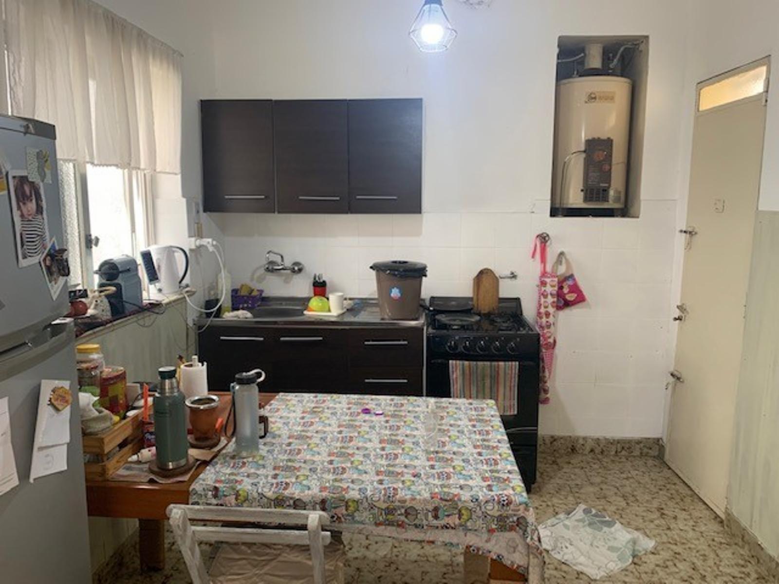 Casa 3 ambientes reciclada y con fondo Quilmes oeste — foto 3