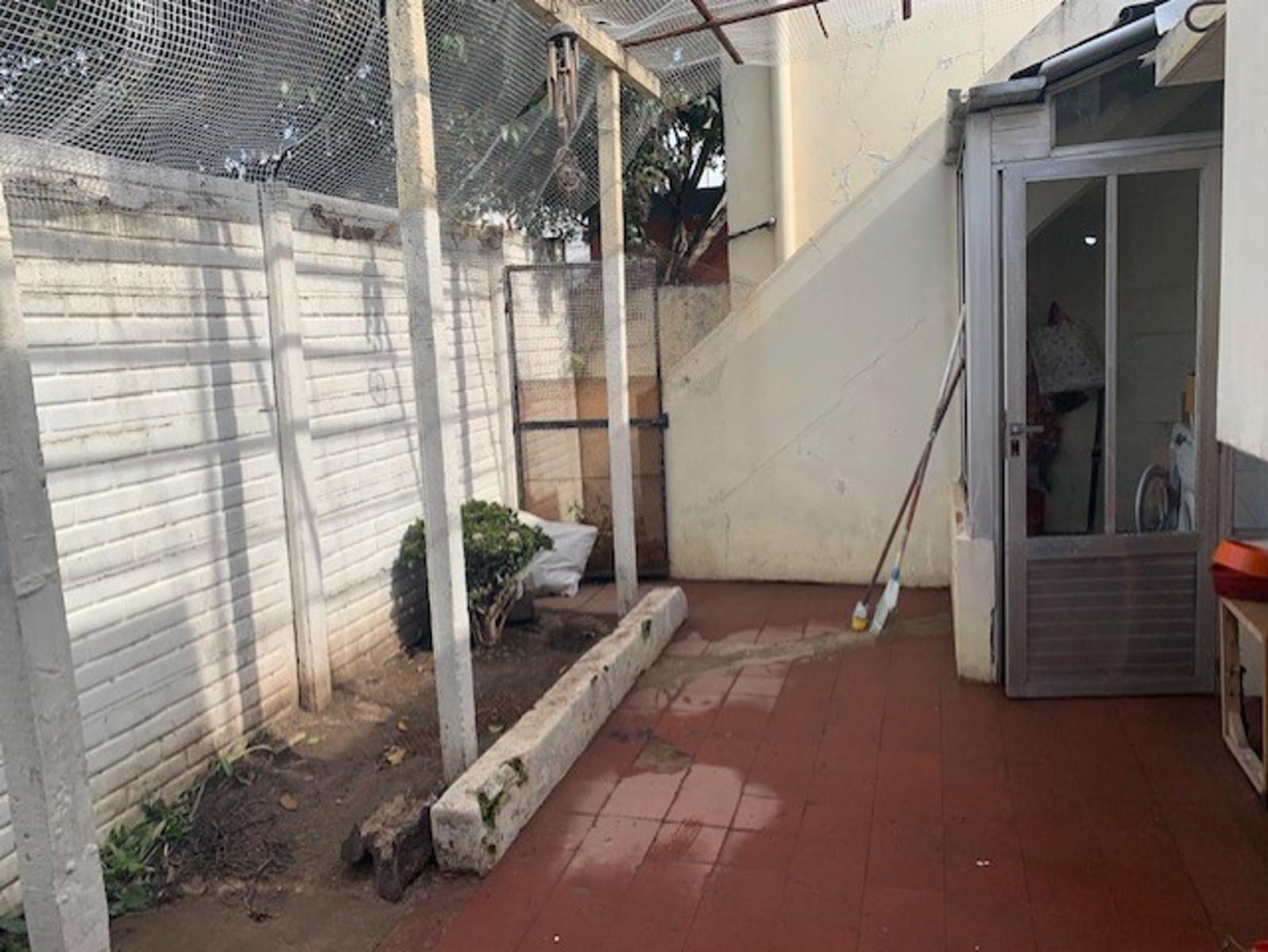 Casa 3 ambientes reciclada y con fondo Quilmes oeste — foto 7