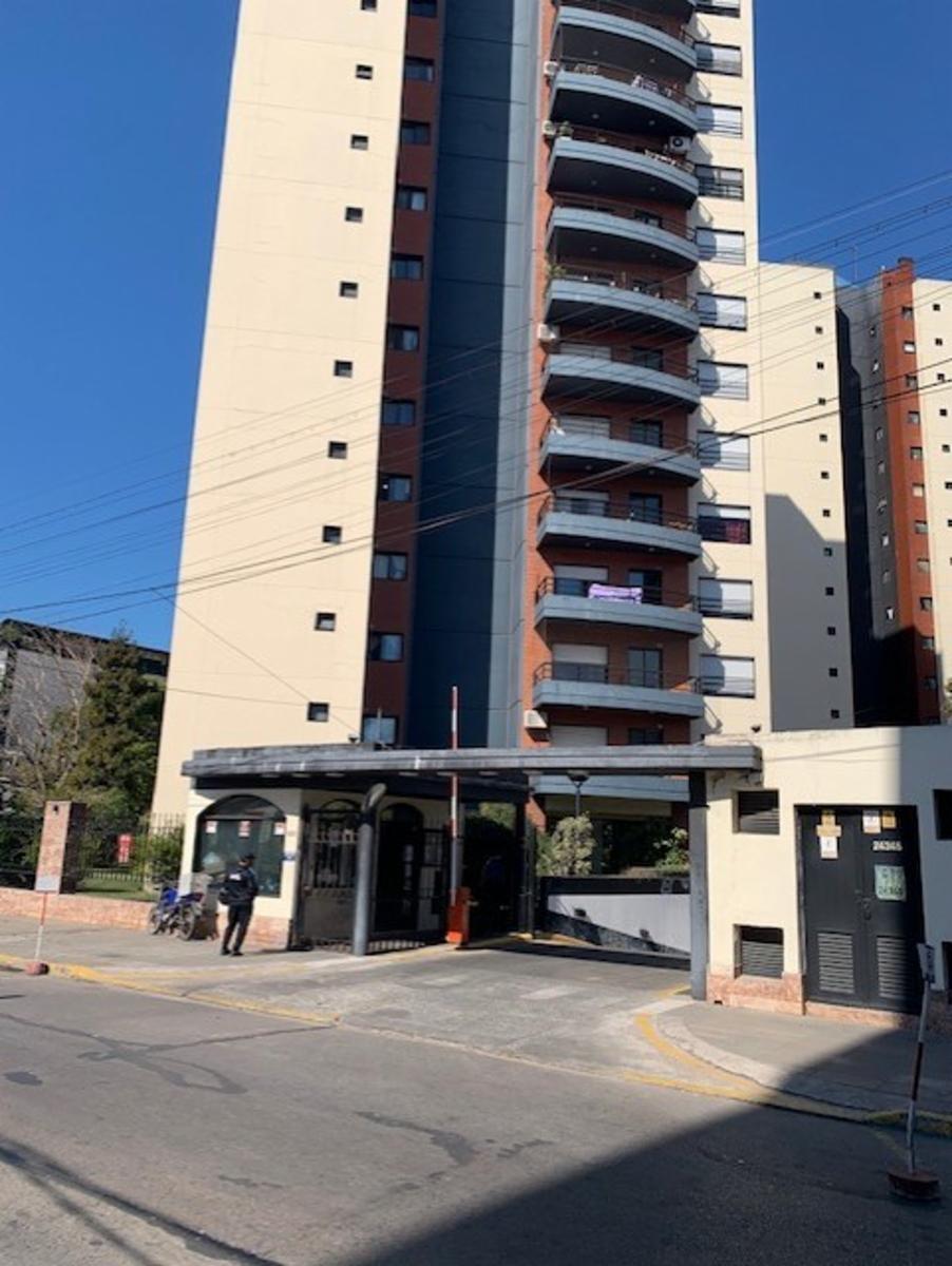 Torres de Guido 3 ambientes con cochera piso 13 seguridad 24 hs pileta