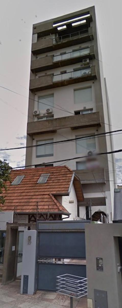 Departamento piso 4 ambientes con cochera doble en Bernal Centro