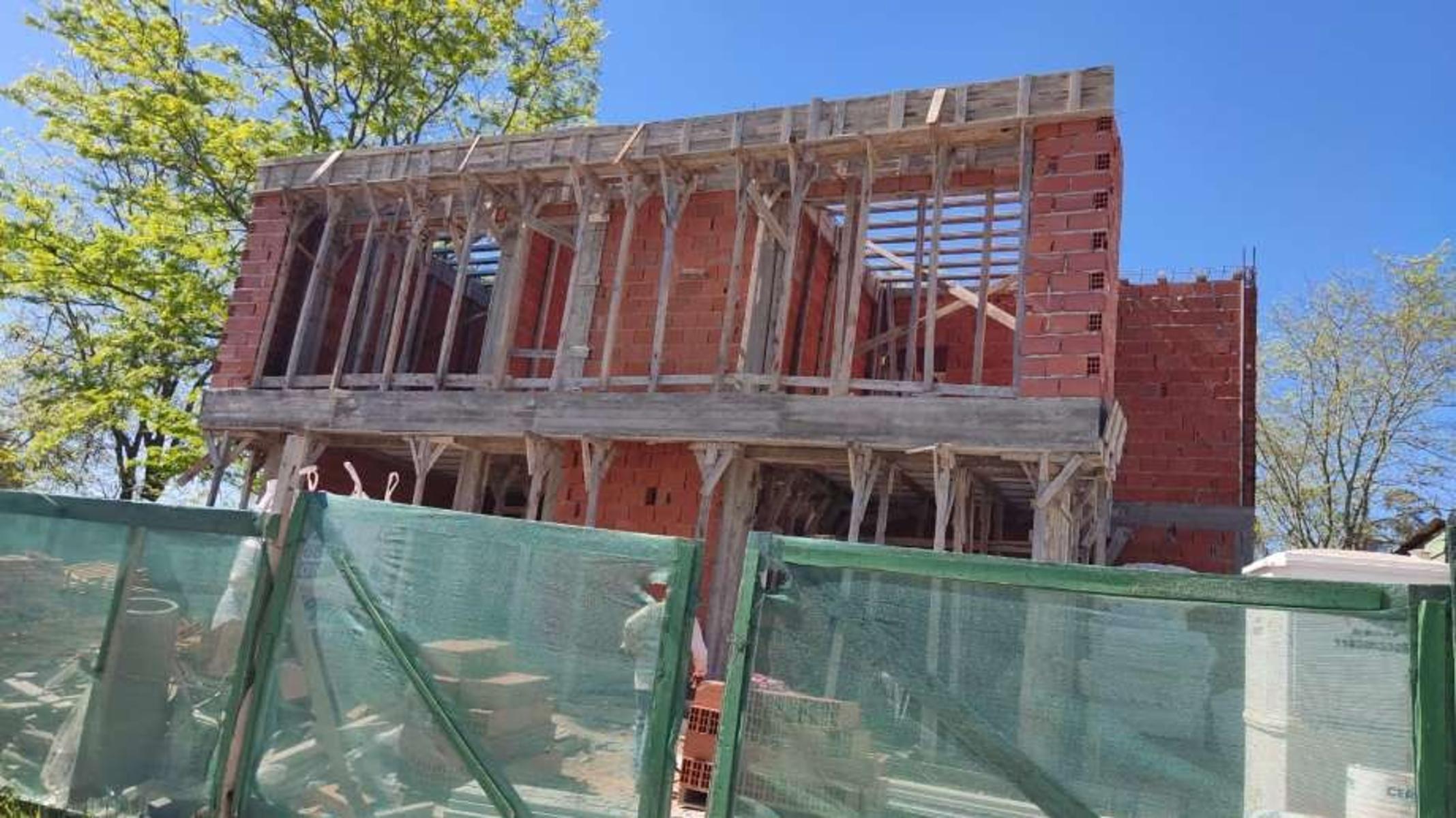 Hermosa casa en comunidad H lote central y arbolado en Greenville Polo Resorte — foto 3