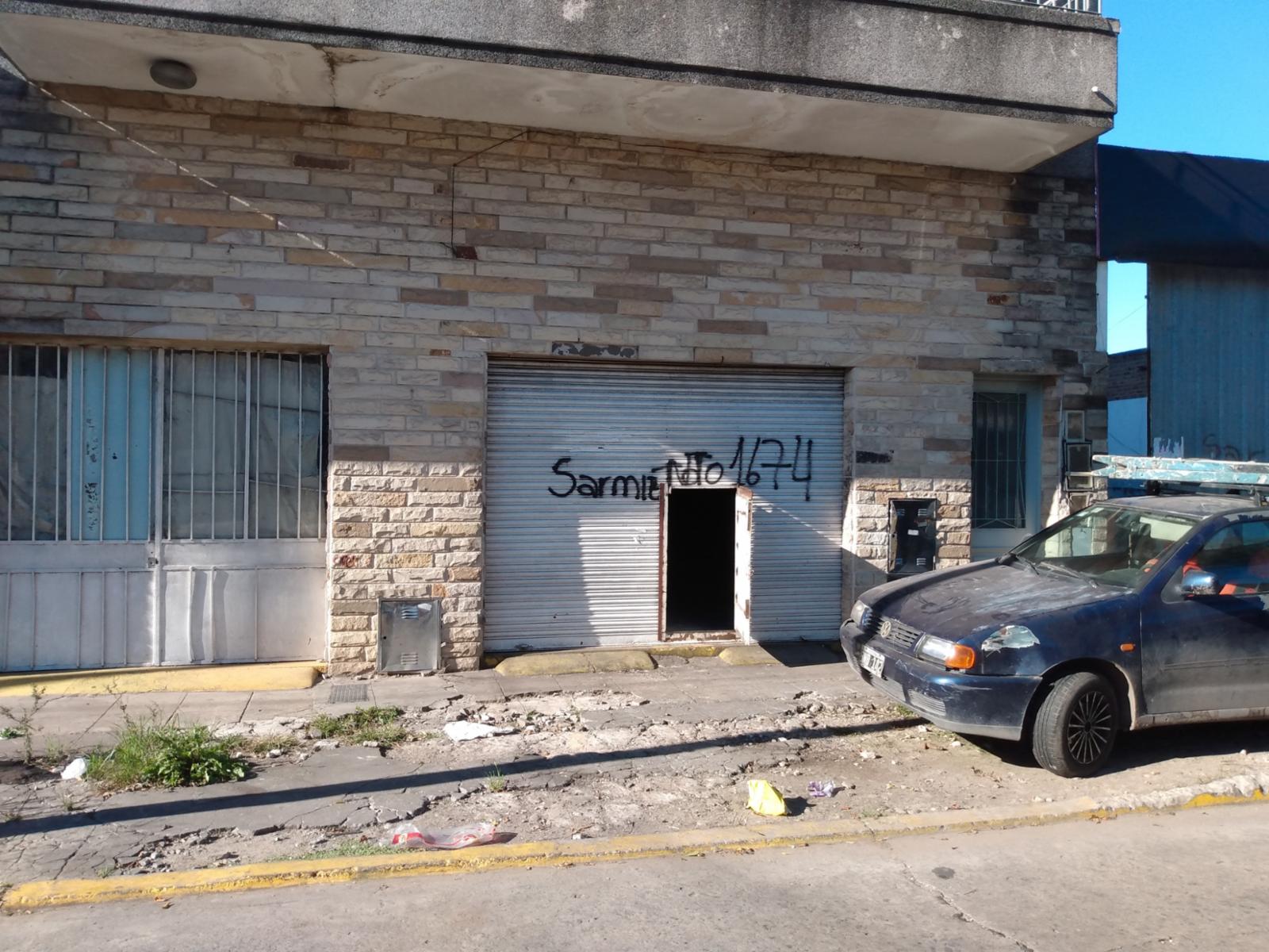 Galpón de 250 metros a una cuadra de Av. mitre ideal deposito