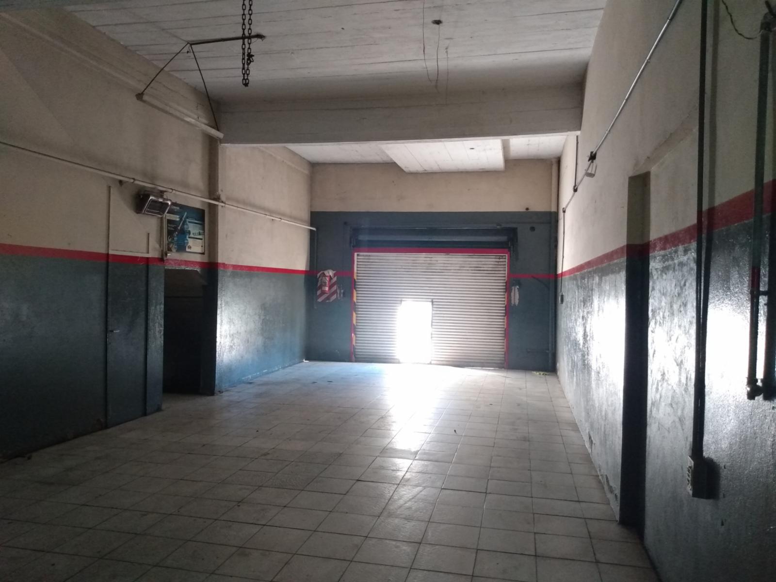 Galpón de 250 metros a una cuadra de Av. mitre ideal deposito — foto 3