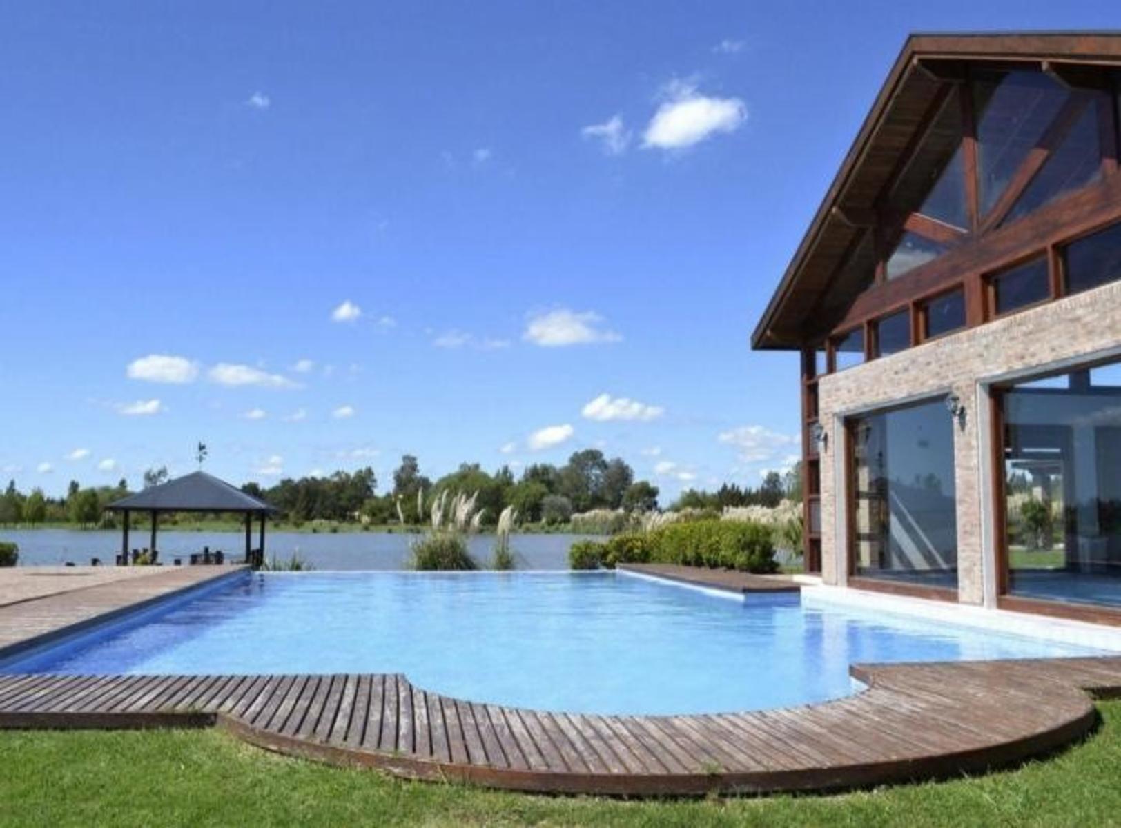 Lote a la laguna en Club de Campo Posada de Los Lagos - 2