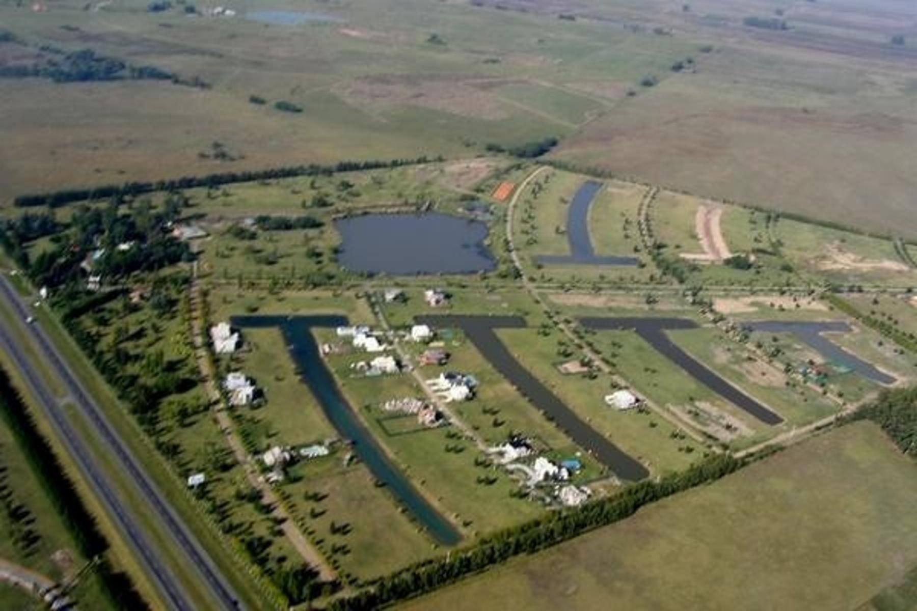 Lote a la laguna en Club de Campo Posada de Los Lagos - 3