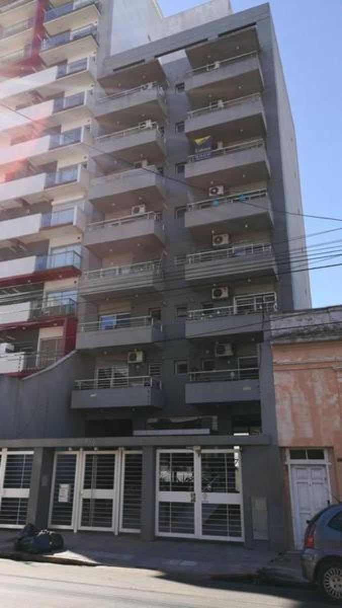Departamento 3 ambientes con cochera en Quilmes centro