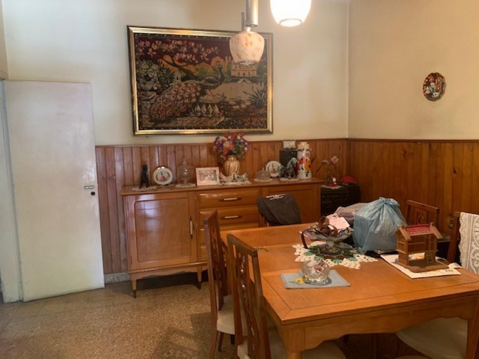 Casa 3 amb.a reciclar con cochera y fondo en Bernal oeste — foto 2