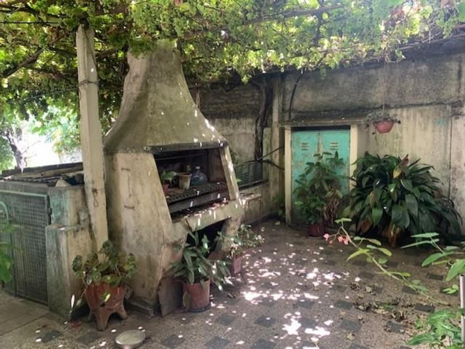Casa 3 amb.a reciclar con cochera y fondo en Bernal oeste — foto 7