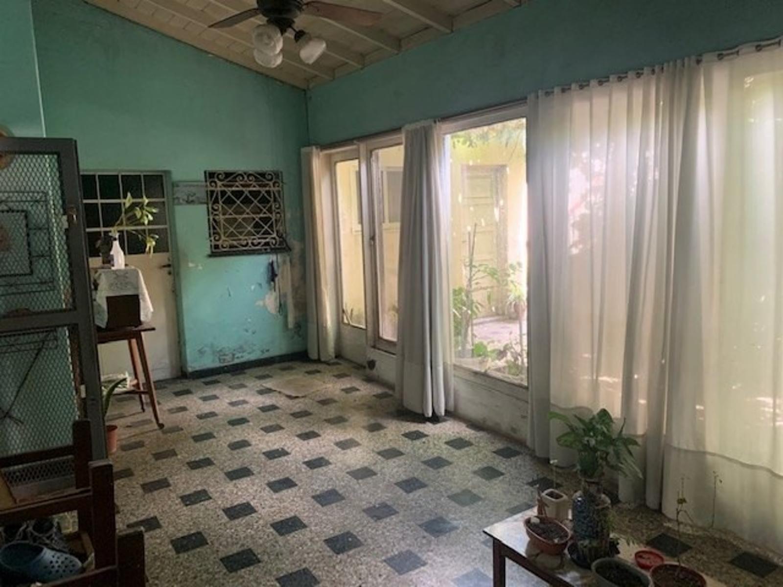 Casa 3 amb.a reciclar con cochera y fondo en Bernal oeste — foto 9