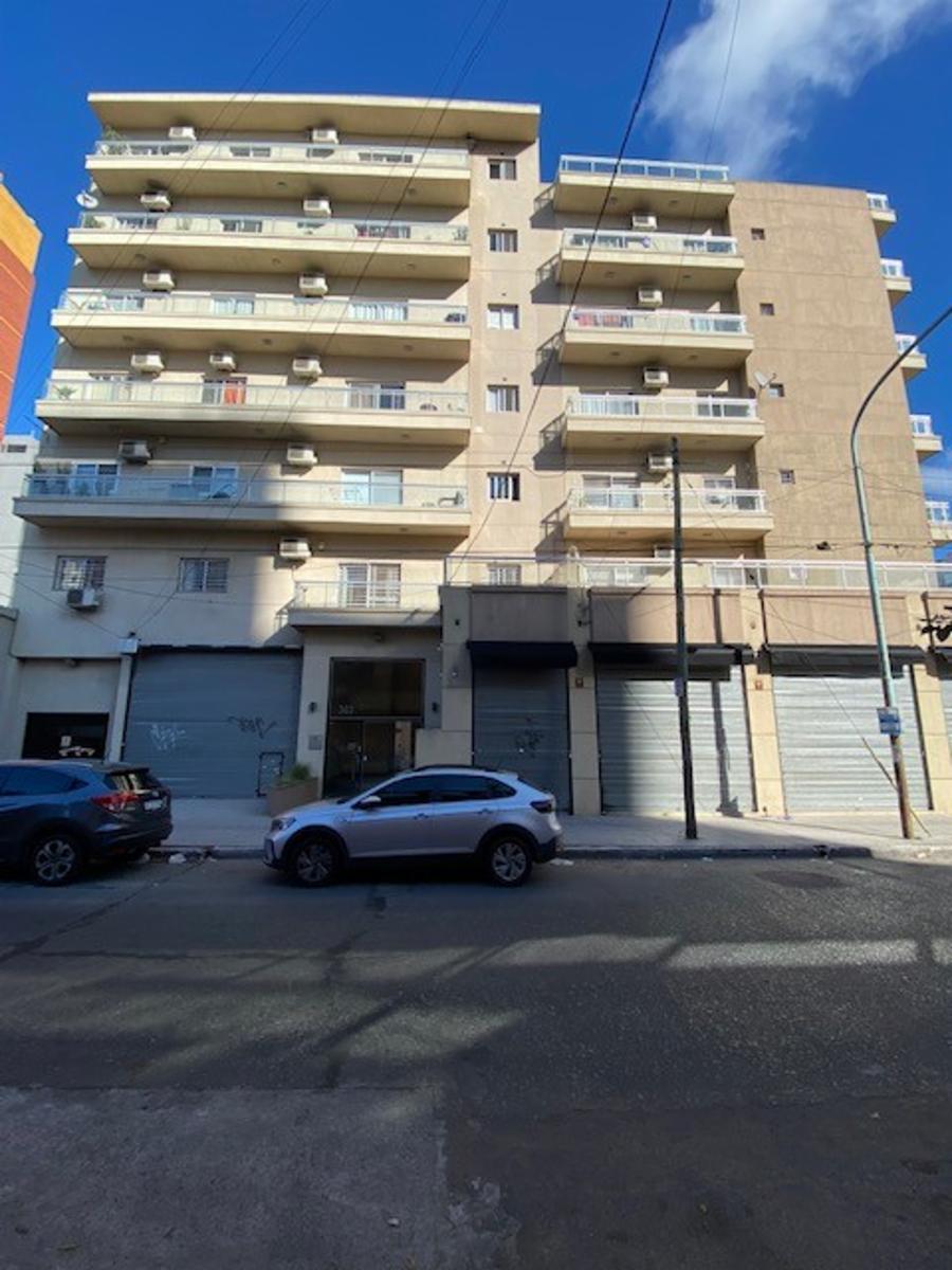 Departamento 2 amb. excelente estado en Quilmes centro