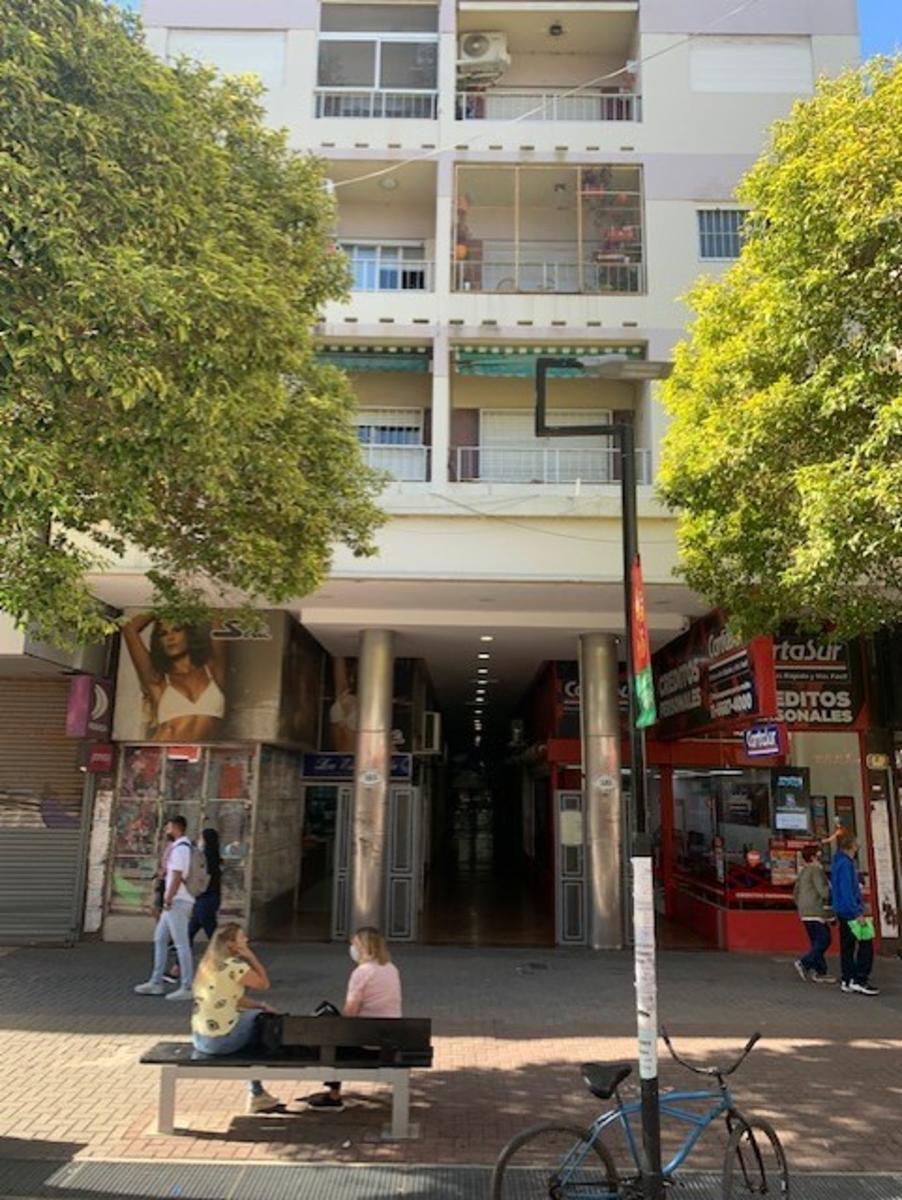 Departamento Sobre La Peatonal Rivadavia En Quilmes Centro