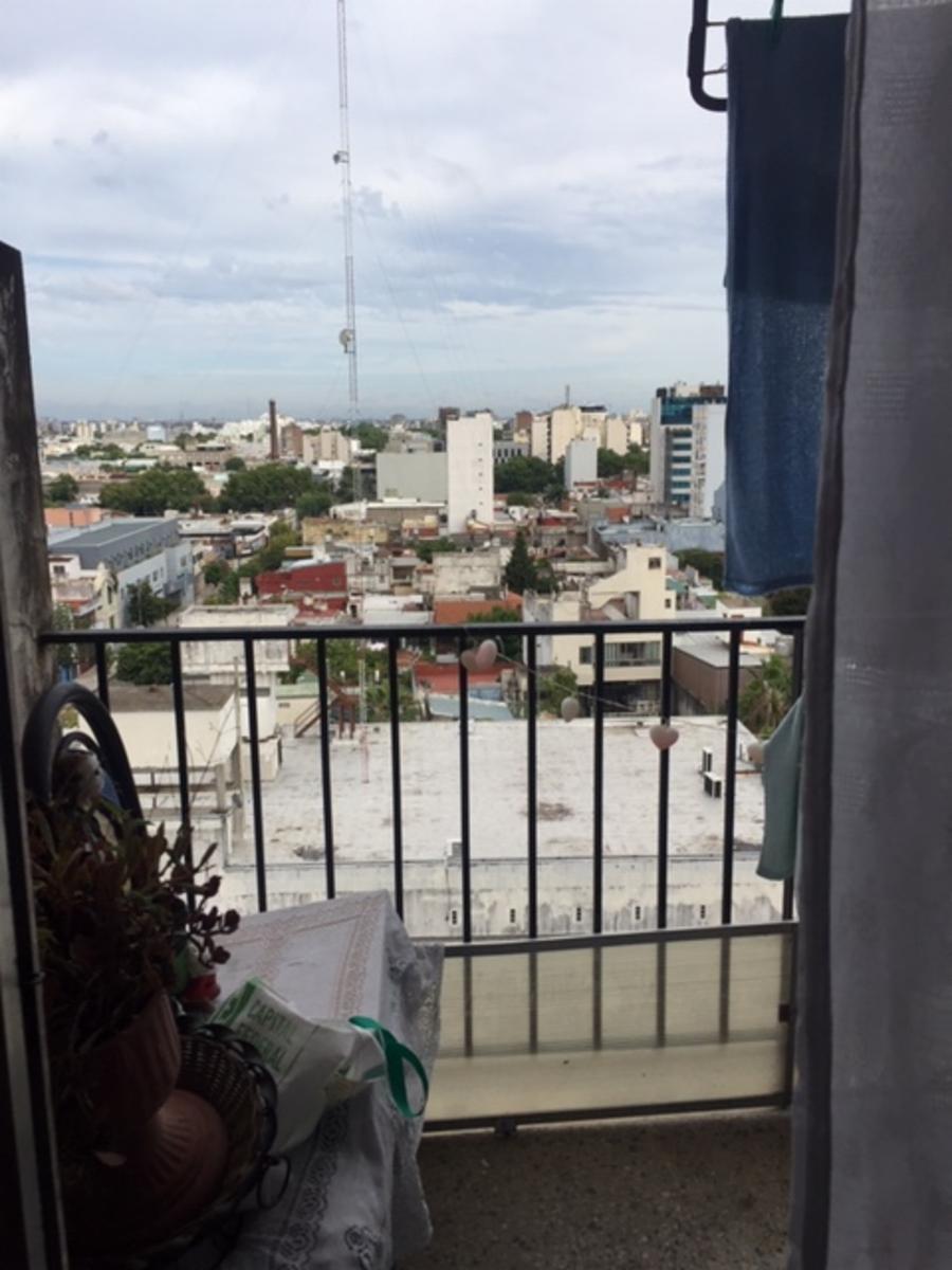 Departamento 3 ambientes contrafrente con balcón, zona Parque Patricios - 3
