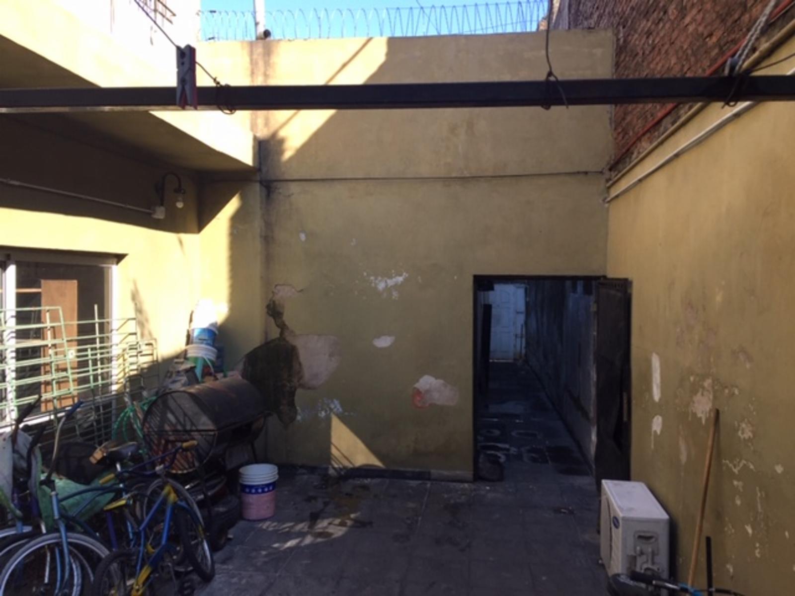 PH 4 ambientes contrafrente con entrada independiente, patio y terraza, zona Pompeya — foto 7