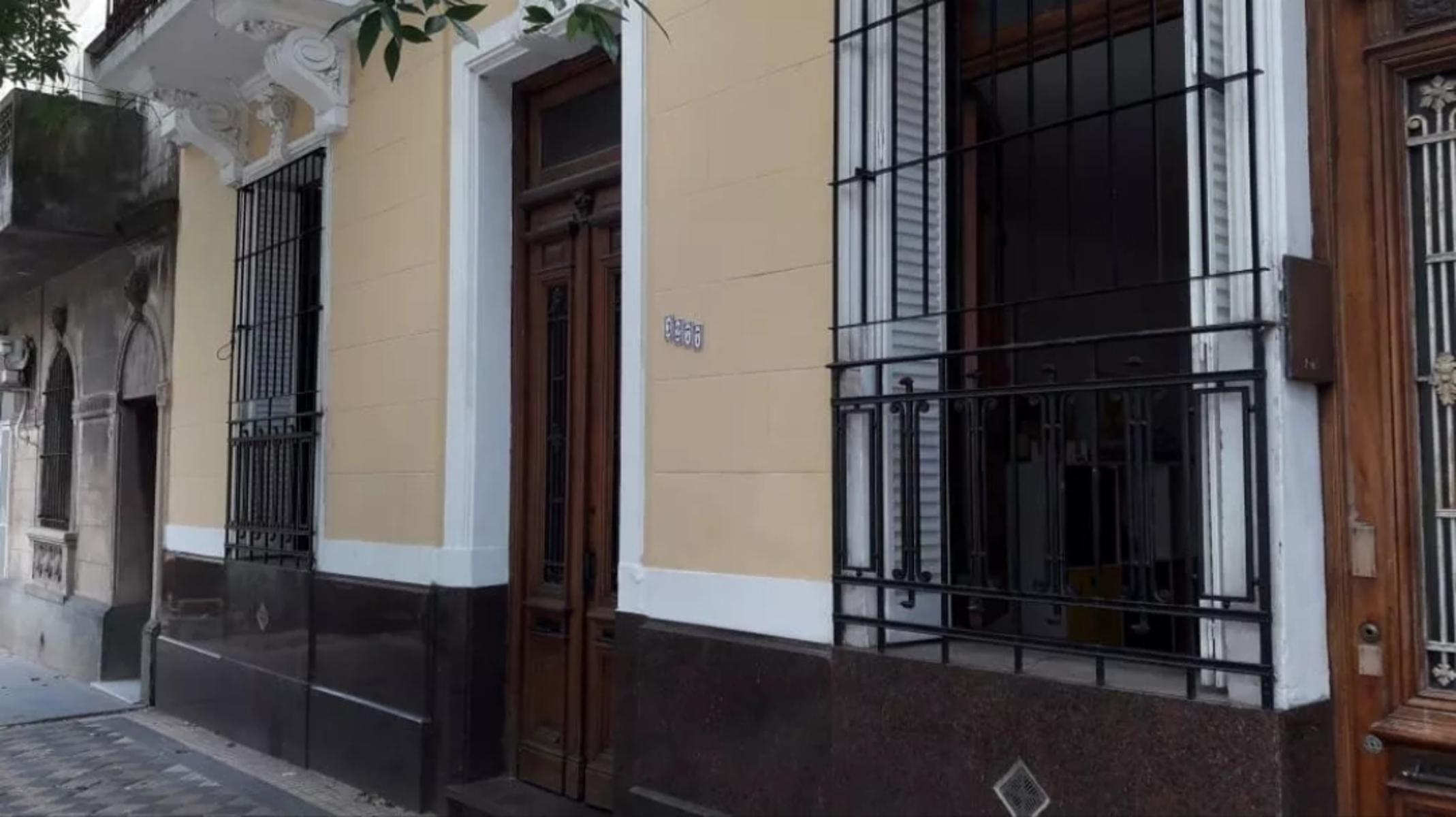 Excelente PH 5 amb con entrada independiente, patio y terraza con quincho y parrilla, Parque Patricios - 1