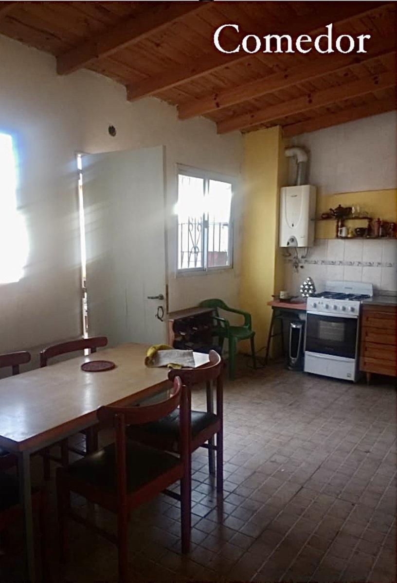 Casa en lote propio, 3 departamentos. Lote con patio y terraza - zona Pompeya — foto 3
