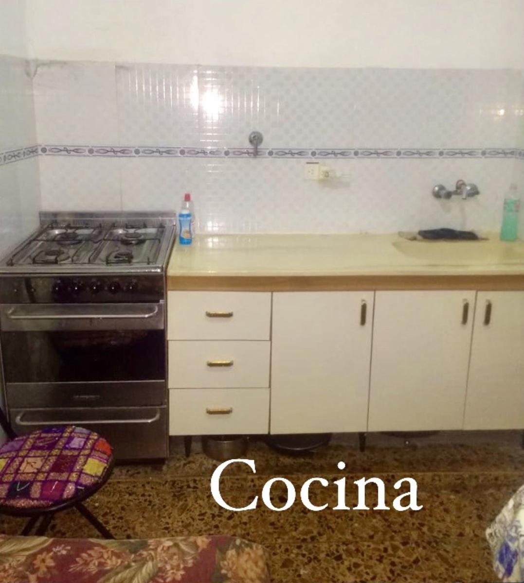 Casa en lote propio, 3 departamentos. Lote con patio y terraza - zona Pompeya — foto 8