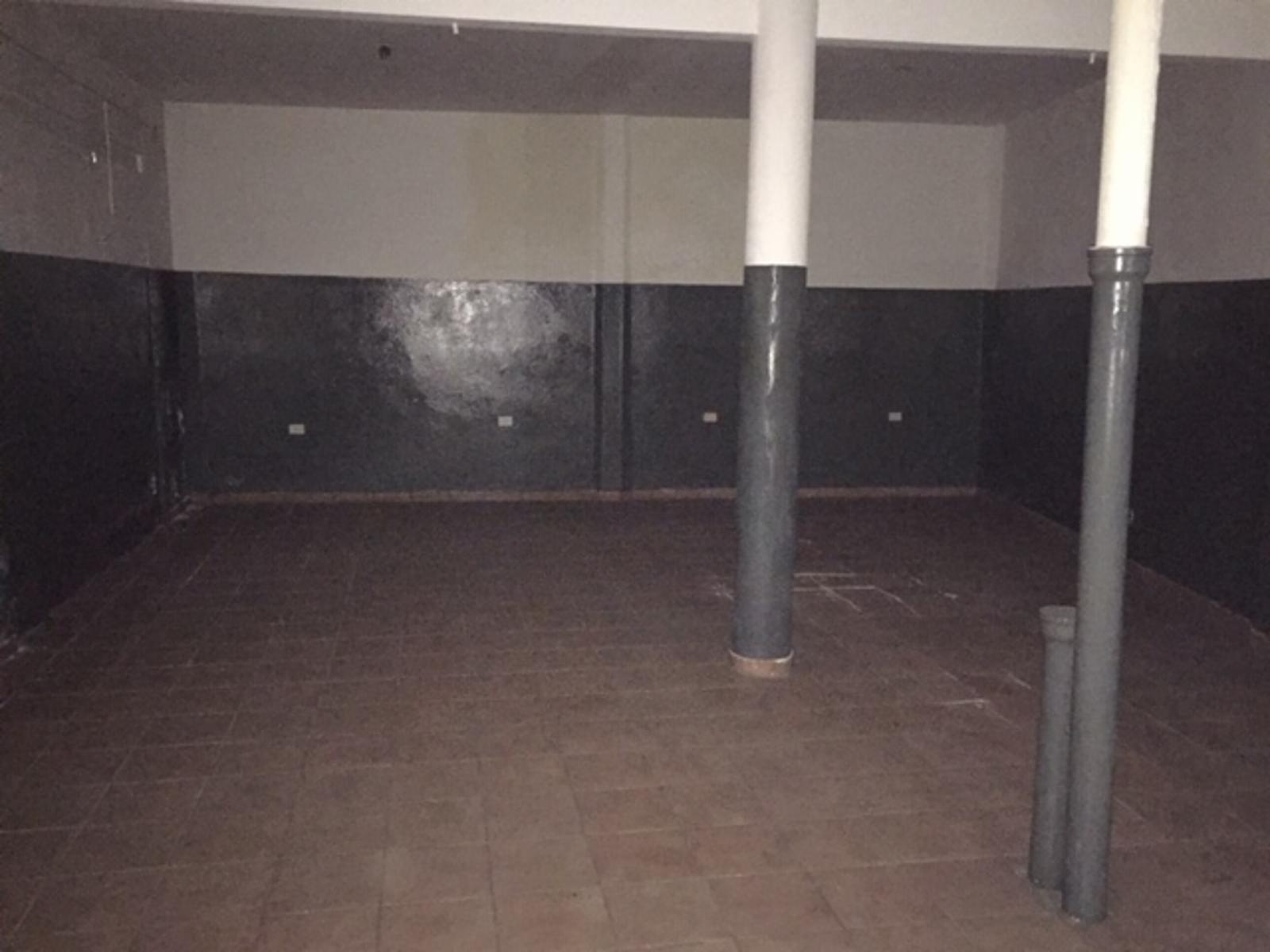 Depósito en venta, en 2 plantas - zona Pompeya - 8
