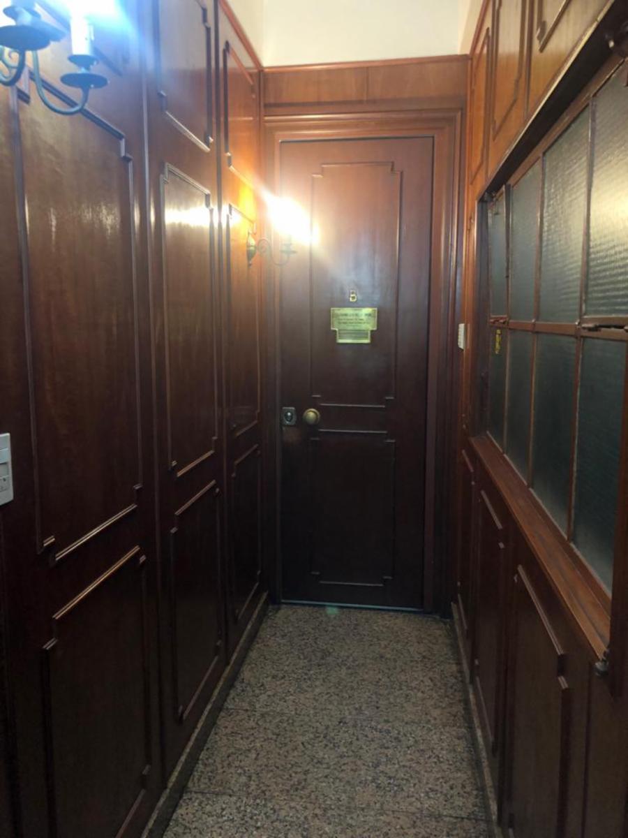 Oficina en venta. Calle Viamonte 1500. Tribunales.