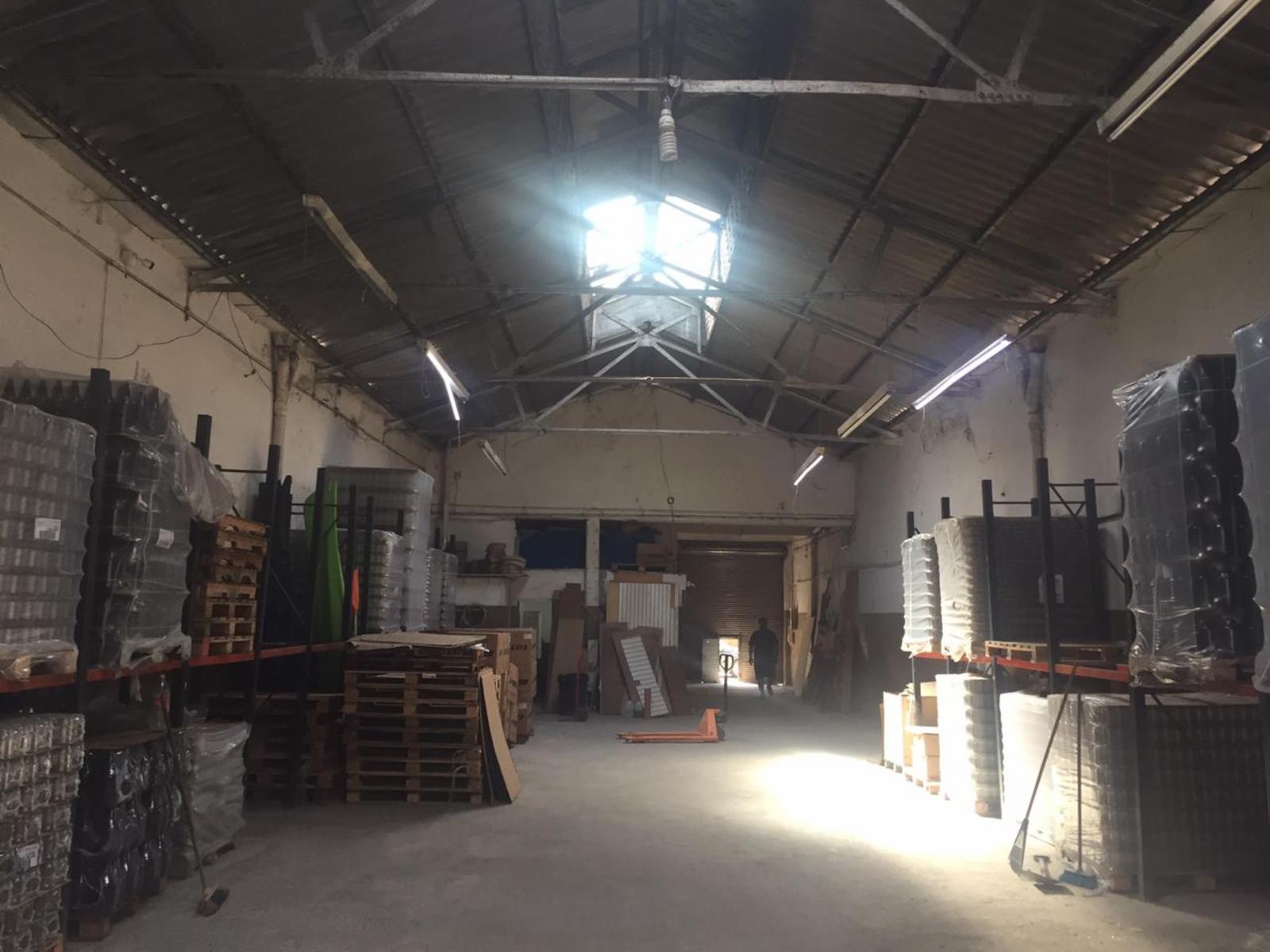 Galpón/deposito con Vivienda de 4 Ambientes, 360 m2 totales. - 4