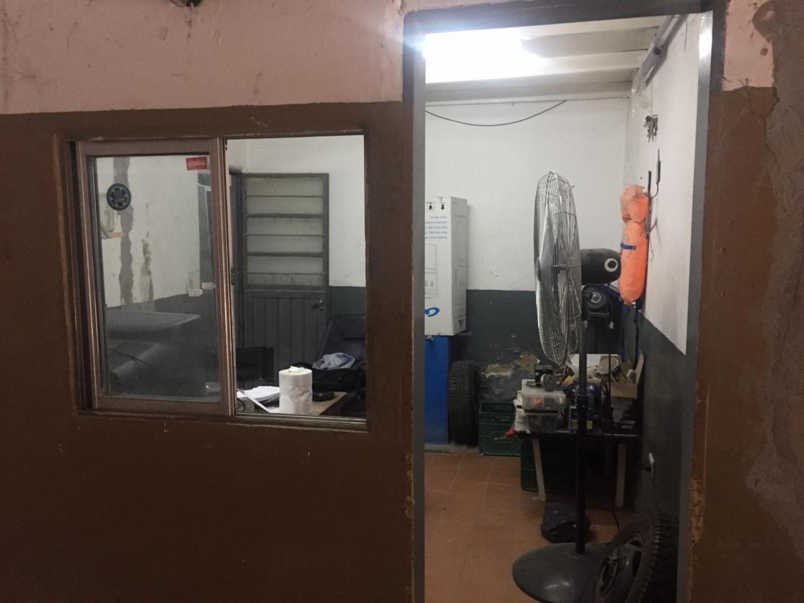 Galpón/deposito con Vivienda de 4 Ambientes, 360 m2 totales. - 6