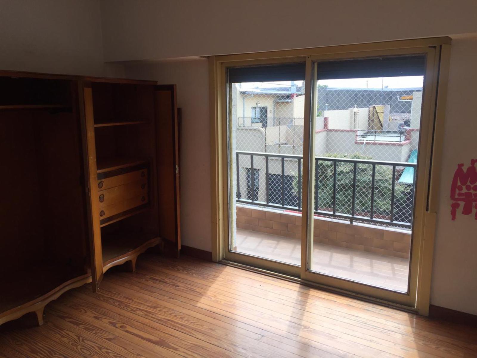 Galpón/deposito con Vivienda de 4 Ambientes, 360 m2 totales. - 11