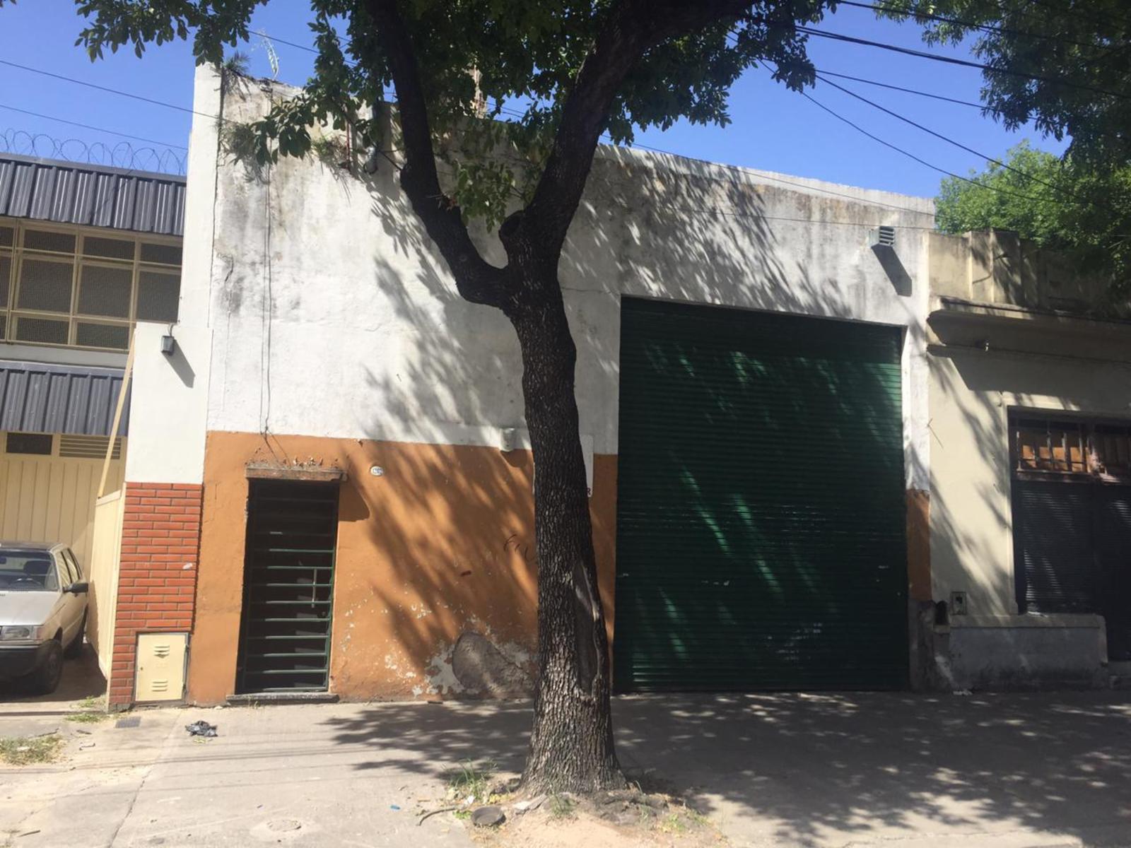 VENTA Deposito, Pompeya. 134 m2 totales. Pepiri esquina Av A. Alcorta. U$S 110.000.- - 1