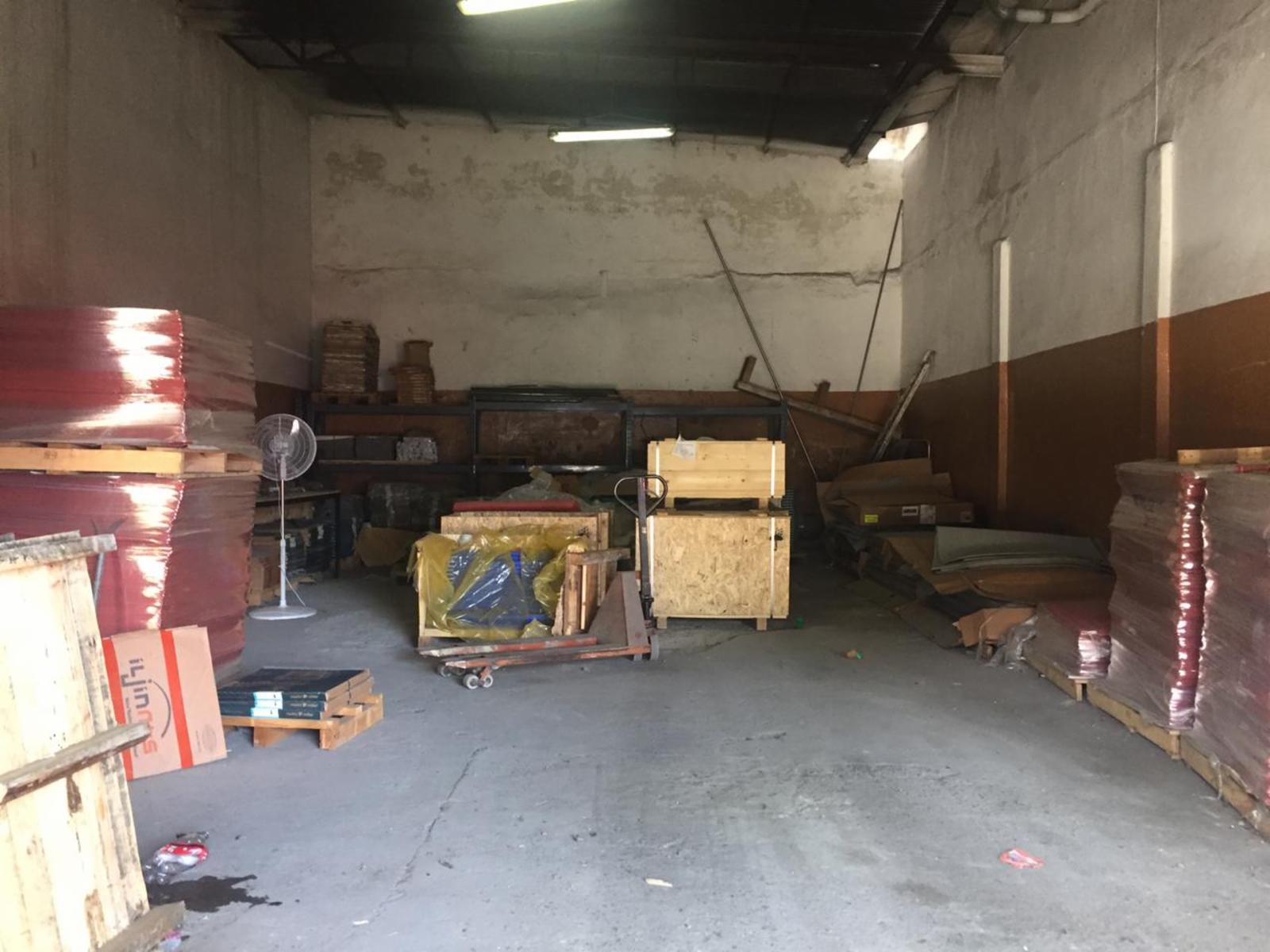 VENTA Deposito, Pompeya. 134 m2 totales. Pepiri esquina Av A. Alcorta. U$S 110.000. - 4