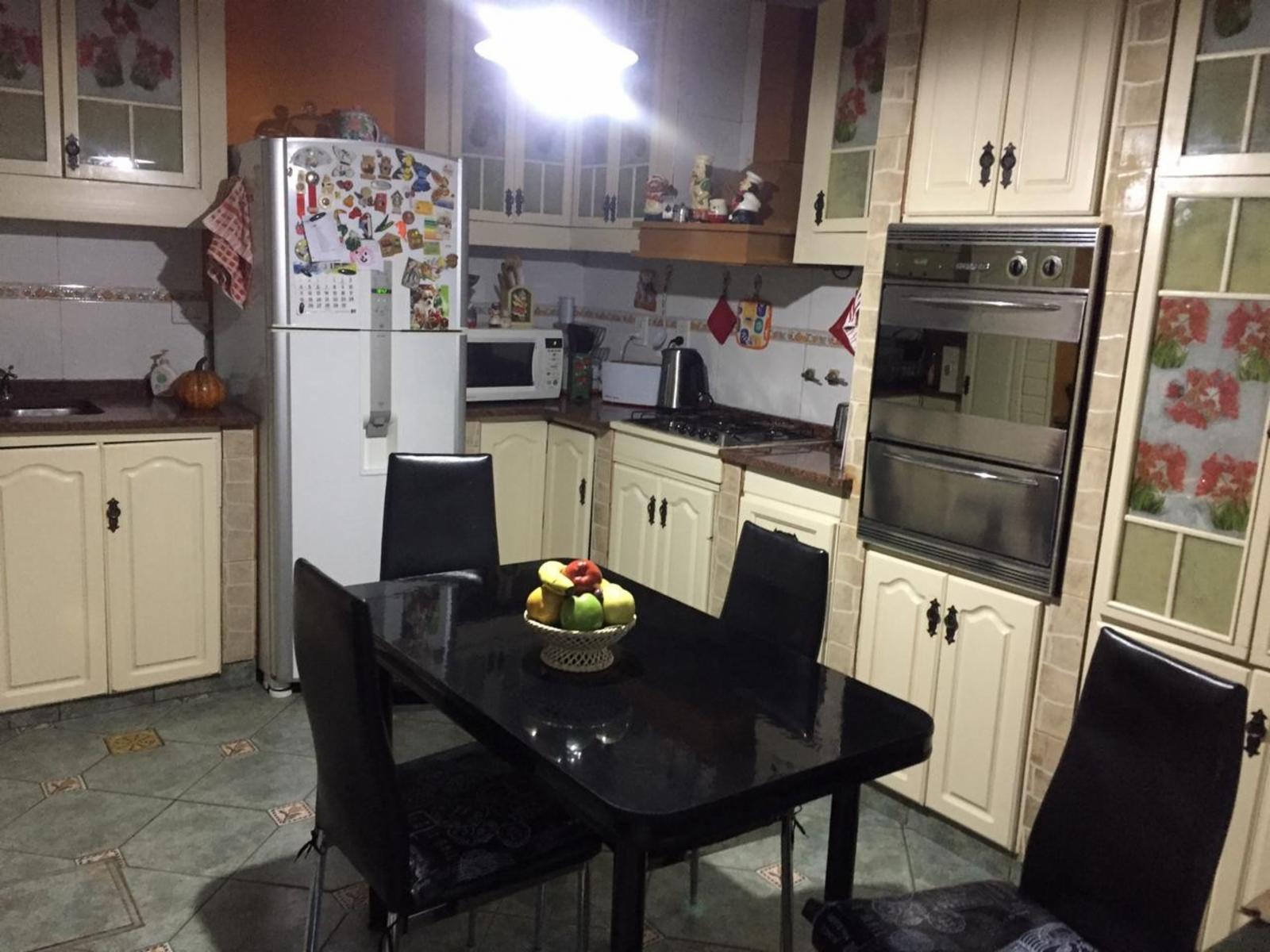 PH entrada independiente, 4 ambientes, 1 cuadra av Saenz. — foto 2