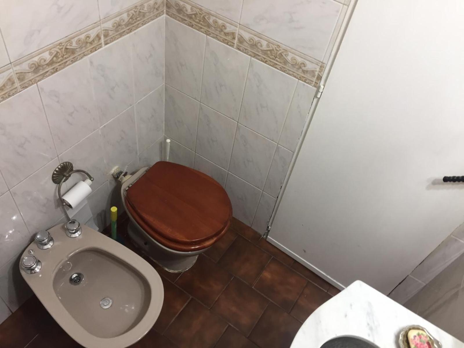 PH entrada independiente, 4 ambientes, 1 cuadra av Saenz. — foto 13