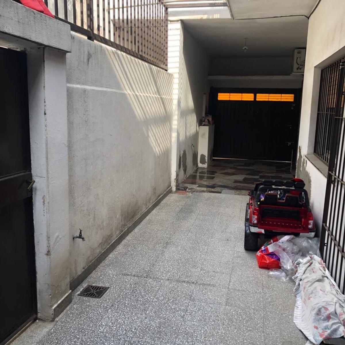 Casa 7 ambientes. En lote propio de 8,12 x 35. Oportunidad — foto 12