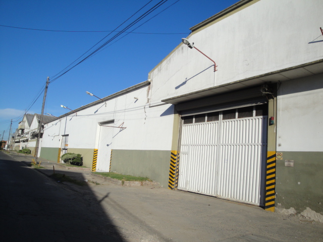 Galpon/deposito en alquier / sarandi. - 1