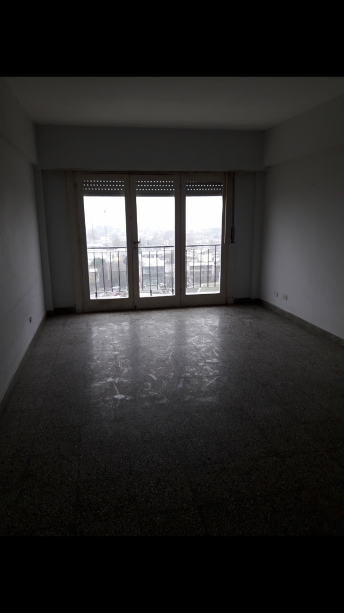 HERMOSO DEPARTAMENTO 3 AMBIENTES AL FRENTE VENTA