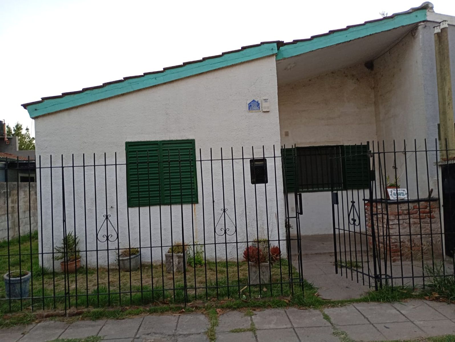 GRAN CASA CON 4 DORMITORIOS Y 2 BAÑOS EN BARRIO 9 DE JULIO